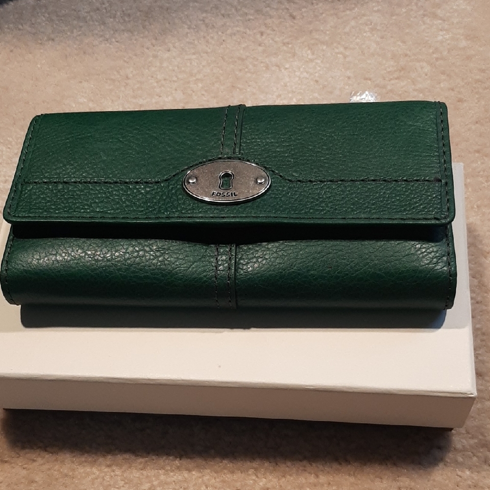 Fossil NIB Forest Green Leather Clutch